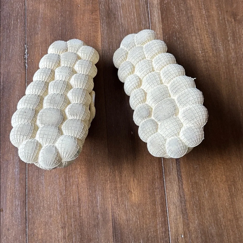 Size 2/3 clog slippers slides croc like